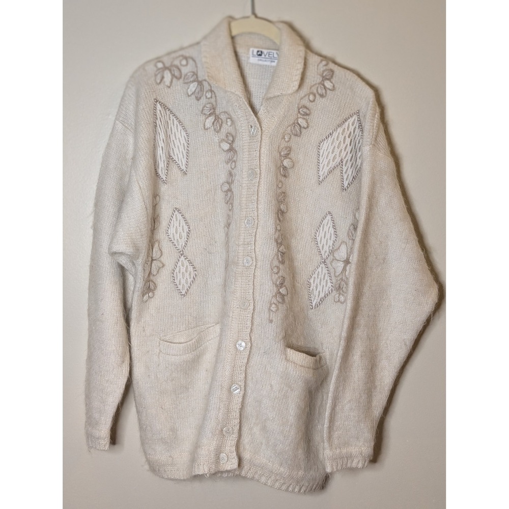 Lovely Collection Vintage Cream Knit Cardigan Sweater Embroidered Floral Wool?
